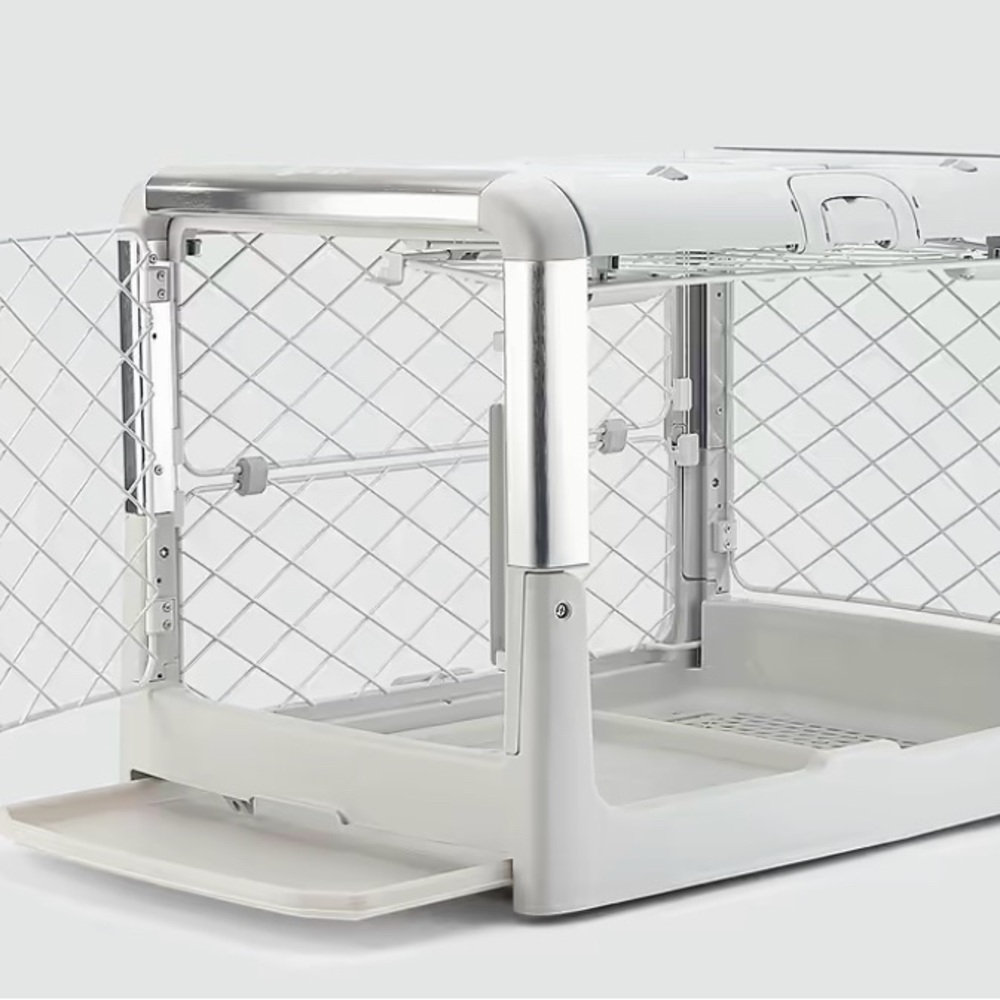Large Diggs Revol Dog Crate! Like New!